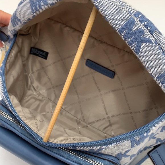 MICHAEL KORS Maisie Large Logo 2-in-1 Sling Waist Fanny Pack Crossbody  Denim/si - Picture 12 of 15